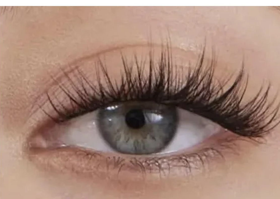 Pestañas magnéticas Lashé, look natural